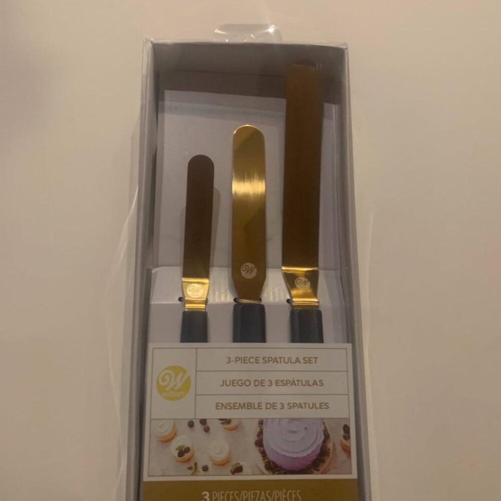 Wilton Navy Blue and Gold Icing Spatula Set - Spatula Set for Cake Decorating